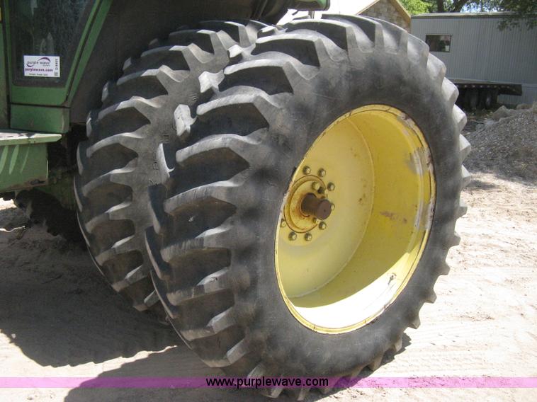 image for item D8465 1978 John Deere 4440 tractor