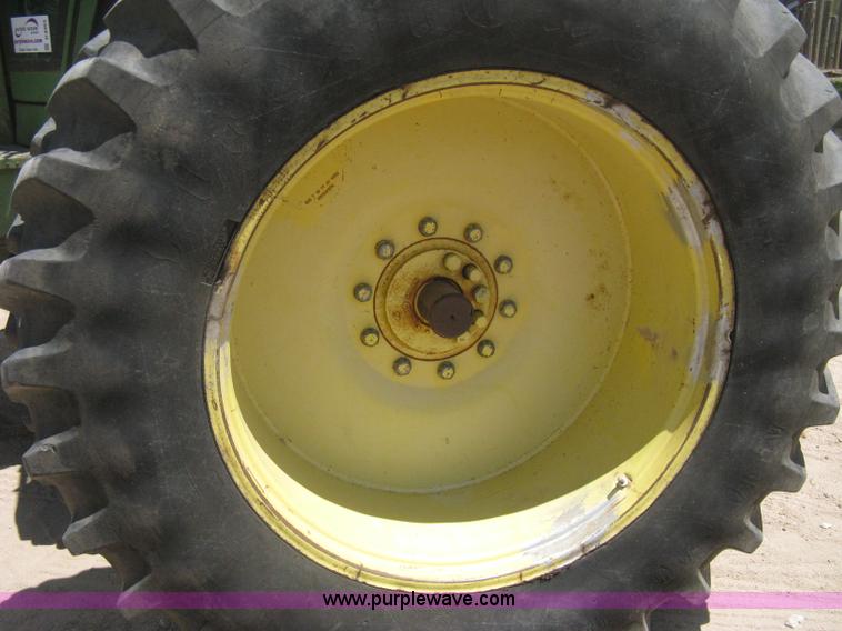 image for item D8465 1978 John Deere 4440 tractor