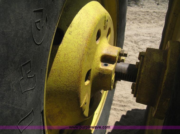 image for item D8465 1978 John Deere 4440 tractor