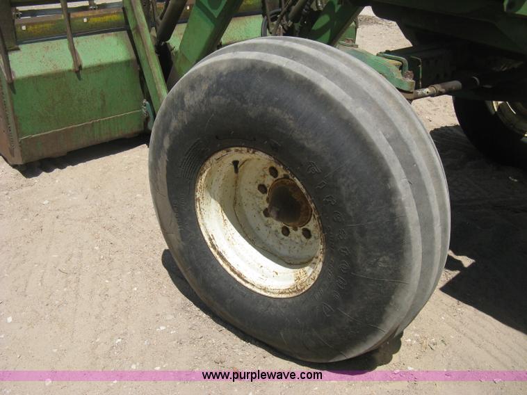 image for item D8465 1978 John Deere 4440 tractor