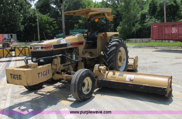 image for item E7286 Ford New Holland 7740 tractor