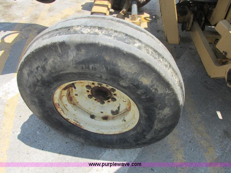 image for item E7286 Ford New Holland 7740 tractor