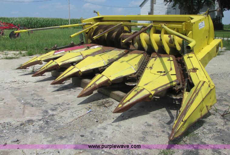 image for item E7314 1990 John Deere 666 forage harvester row crop head