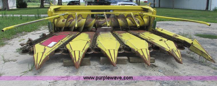 image for item E7314 1990 John Deere 666 forage harvester row crop head