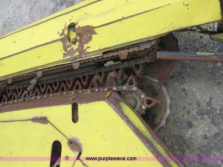 image for item E7314 1990 John Deere 666 forage harvester row crop head