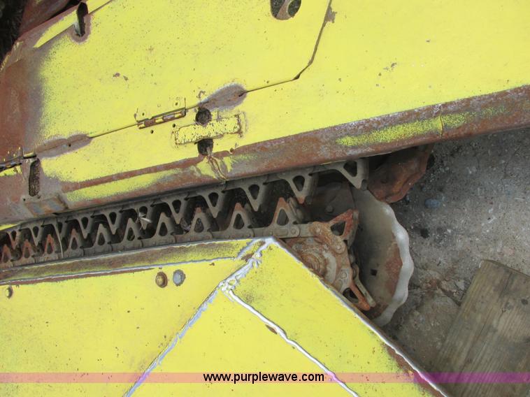 image for item E7314 1990 John Deere 666 forage harvester row crop head