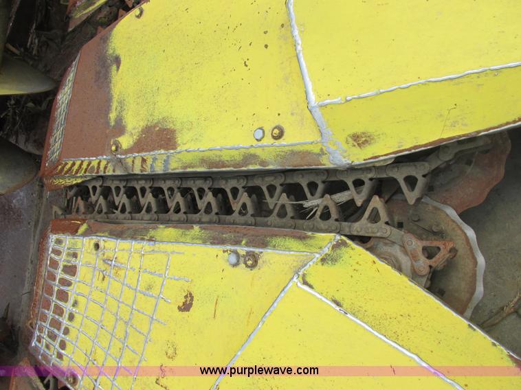 image for item E7314 1990 John Deere 666 forage harvester row crop head
