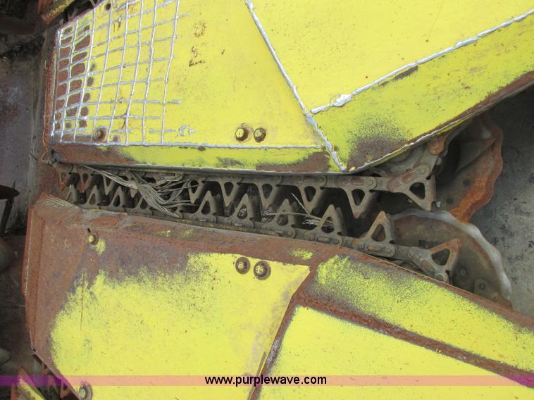 image for item E7314 1990 John Deere 666 forage harvester row crop head