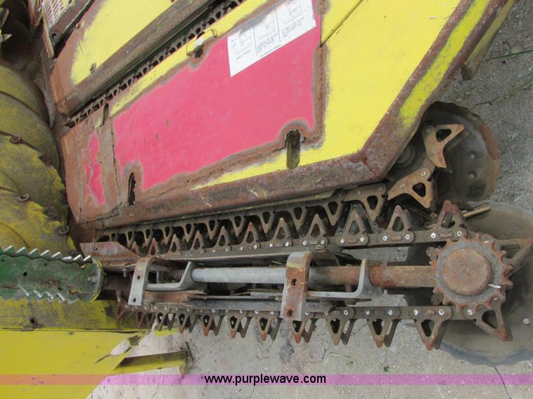 image for item E7314 1990 John Deere 666 forage harvester row crop head