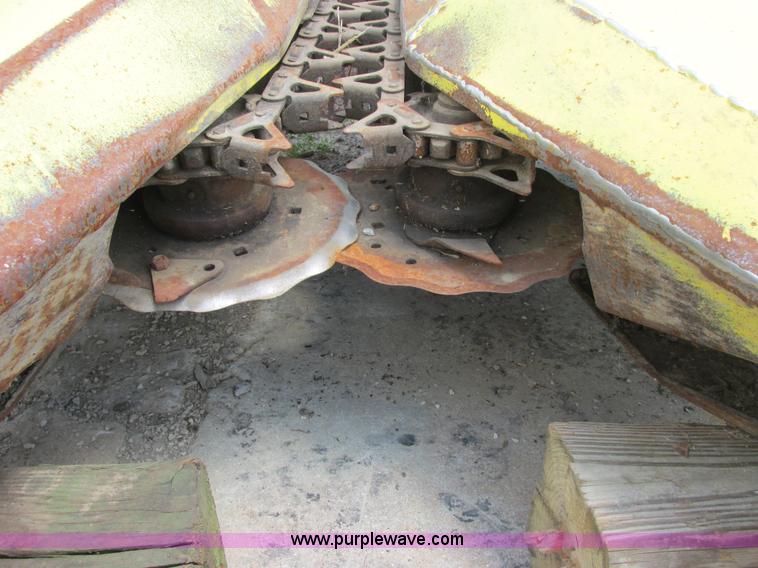 image for item E7314 1990 John Deere 666 forage harvester row crop head