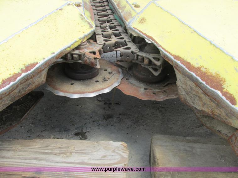 image for item E7314 1990 John Deere 666 forage harvester row crop head