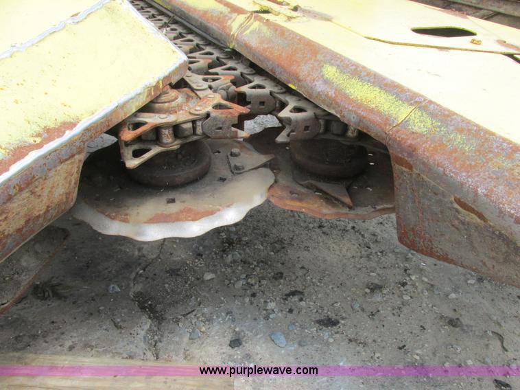 image for item E7314 1990 John Deere 666 forage harvester row crop head