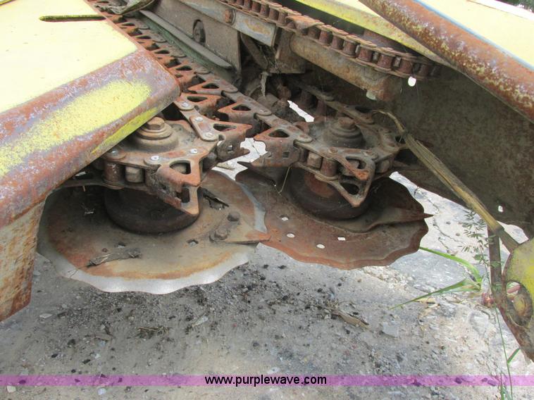 image for item E7314 1990 John Deere 666 forage harvester row crop head