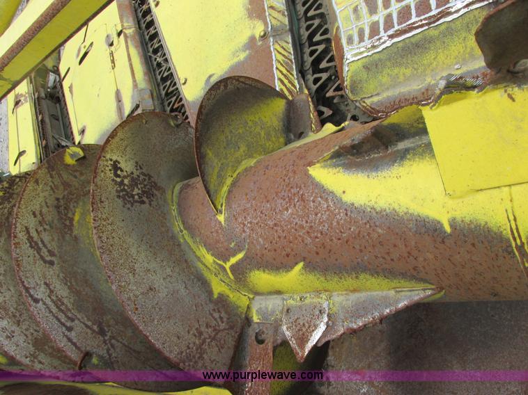 image for item E7314 1990 John Deere 666 forage harvester row crop head