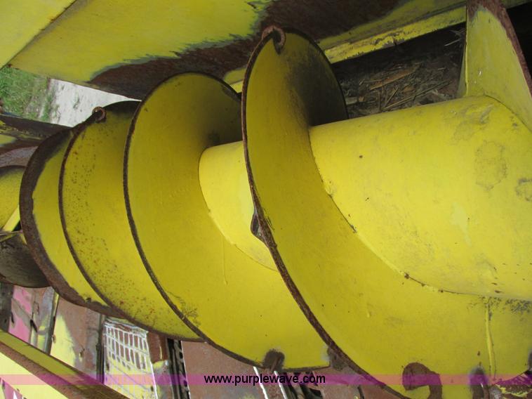 image for item E7314 1990 John Deere 666 forage harvester row crop head