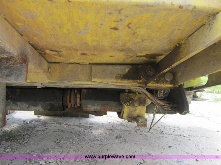 image for item E7314 1990 John Deere 666 forage harvester row crop head