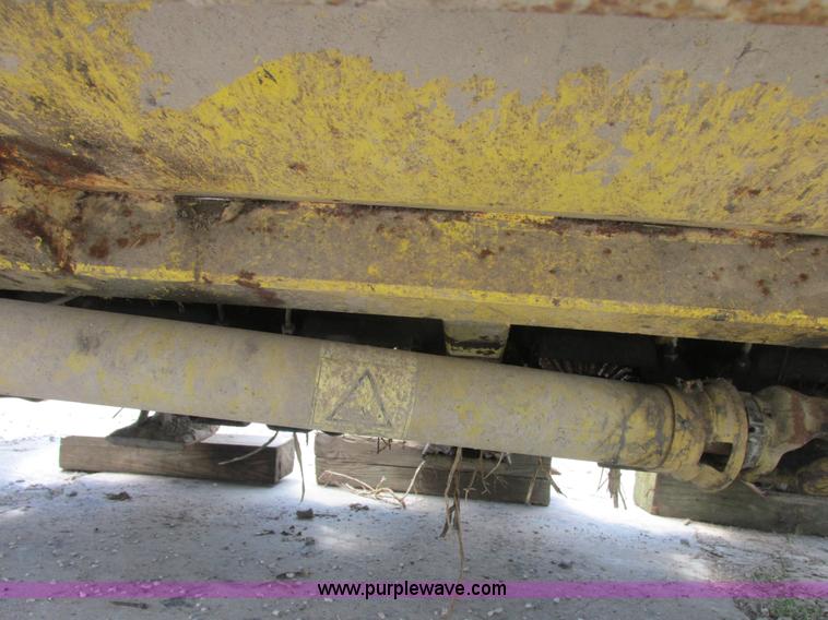 image for item E7314 1990 John Deere 666 forage harvester row crop head