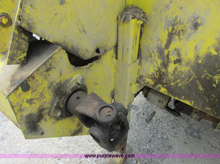 image for item E7314 1990 John Deere 666 forage harvester row crop head