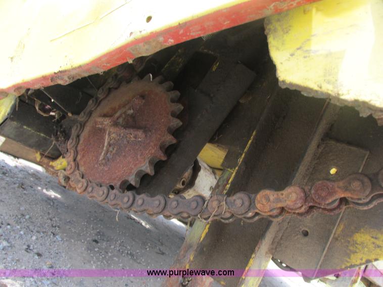 image for item E7314 1990 John Deere 666 forage harvester row crop head