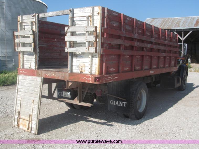 image for item F7046 1979 Chevrolet Scottsdale C70 grain truck