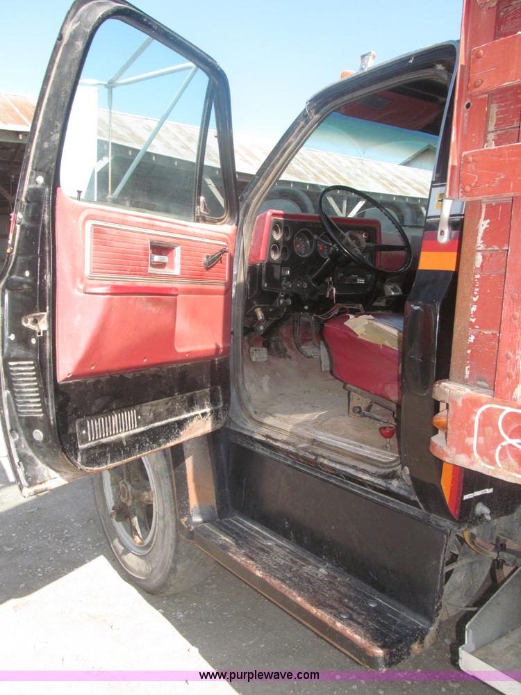 image for item F7046 1979 Chevrolet Scottsdale C70 grain truck