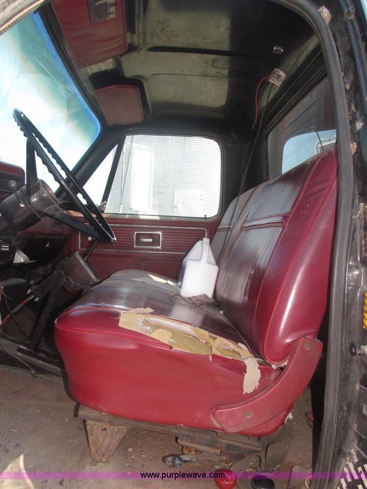 image for item F7046 1979 Chevrolet Scottsdale C70 grain truck