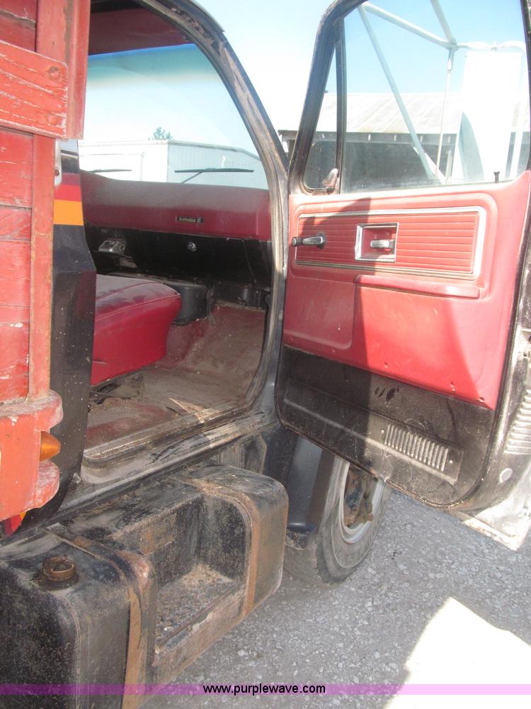 image for item F7046 1979 Chevrolet Scottsdale C70 grain truck