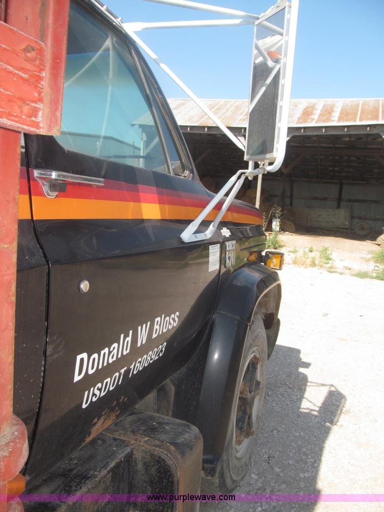 image for item F7046 1979 Chevrolet Scottsdale C70 grain truck
