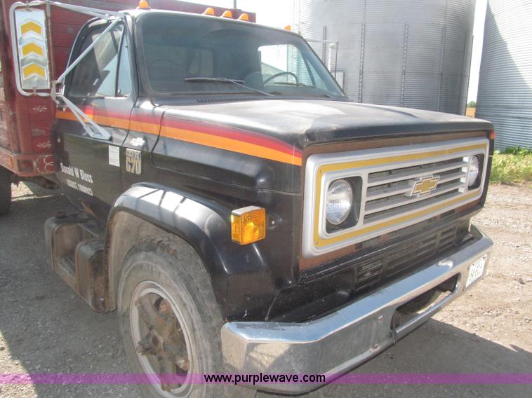 image for item F7046 1979 Chevrolet Scottsdale C70 grain truck