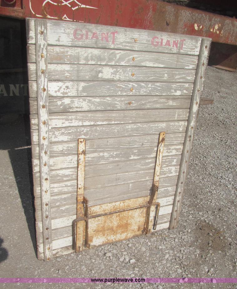 image for item F7046 1979 Chevrolet Scottsdale C70 grain truck