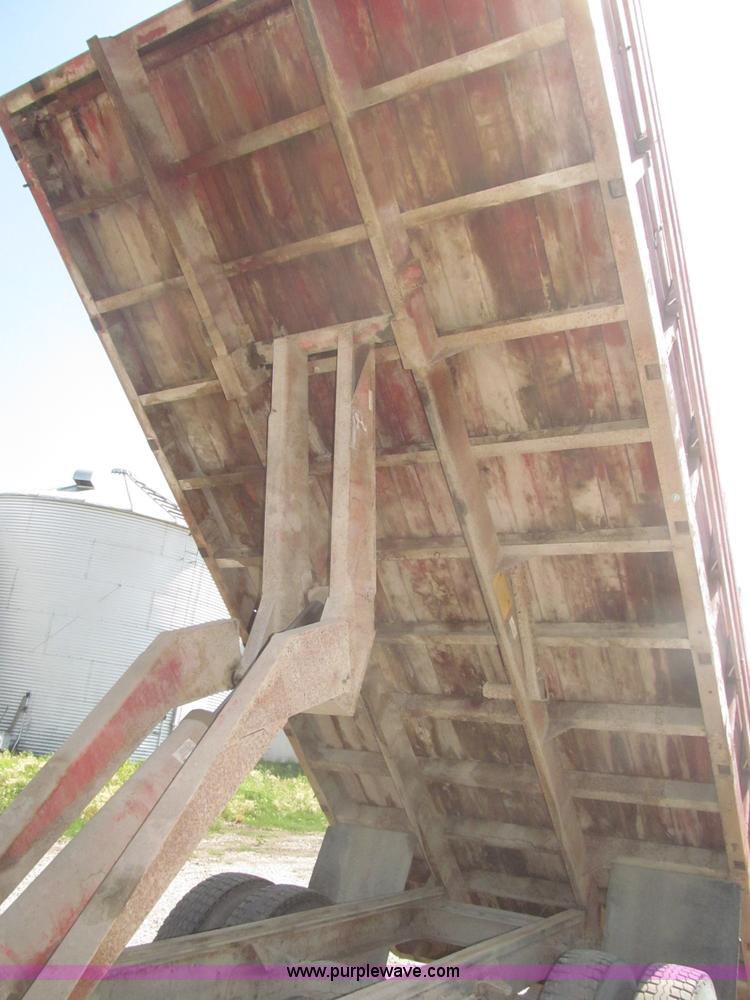 image for item F7046 1979 Chevrolet Scottsdale C70 grain truck