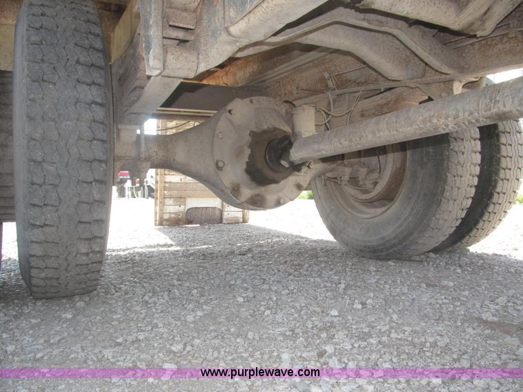 image for item F7046 1979 Chevrolet Scottsdale C70 grain truck