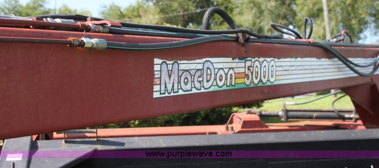 image for item G4029 1995 MacDon 5000 HydroSwing swather