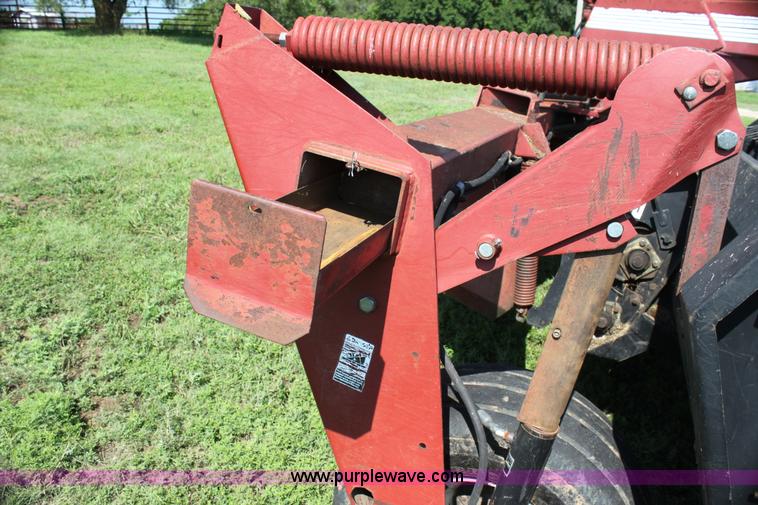 image for item G4029 1995 MacDon 5000 HydroSwing swather