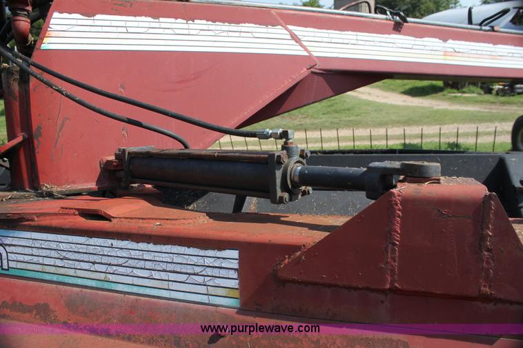 image for item G4029 1995 MacDon 5000 HydroSwing swather