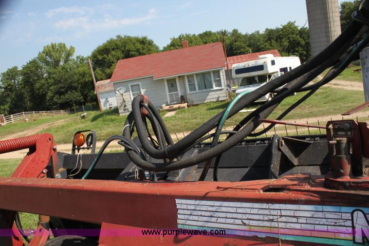 image for item G4029 1995 MacDon 5000 HydroSwing swather