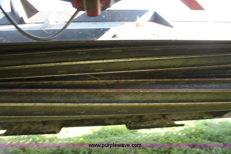 image for item G4029 1995 MacDon 5000 HydroSwing swather