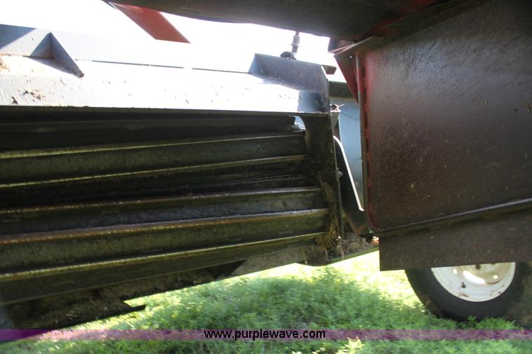 image for item G4029 1995 MacDon 5000 HydroSwing swather