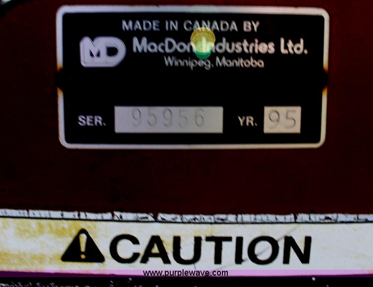 image for item G4029 1995 MacDon 5000 HydroSwing swather