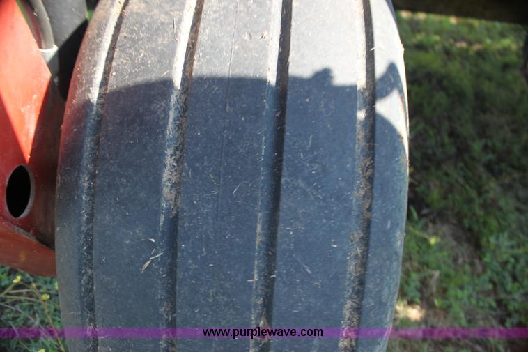 image for item G4029 1995 MacDon 5000 HydroSwing swather