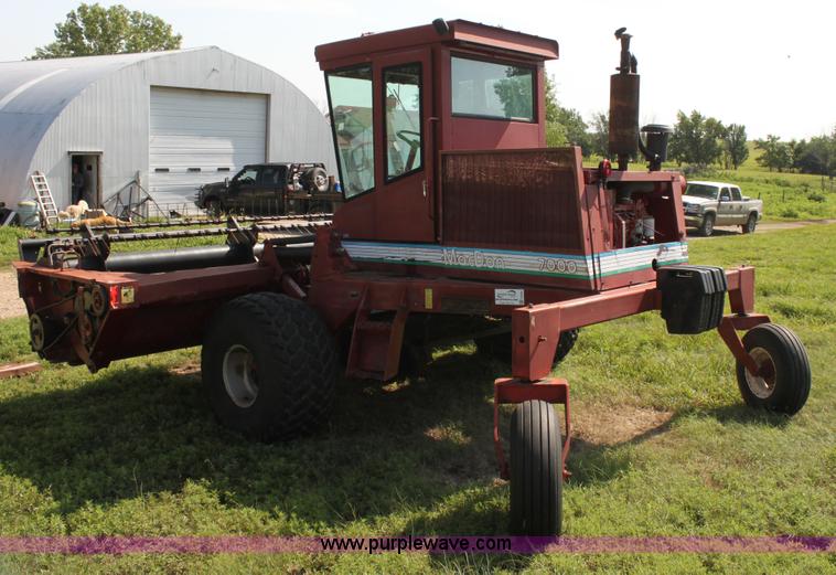 image for item G4030 1990 MacDon 7000 self-propelled swather
