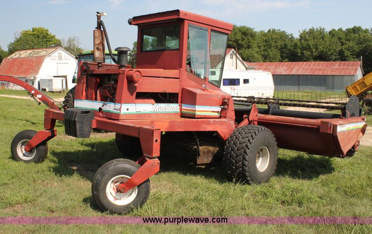 image for item G4030 1990 MacDon 7000 self-propelled swather