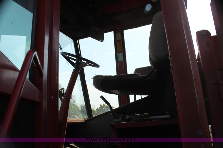 image for item G4030 1990 MacDon 7000 self-propelled swather