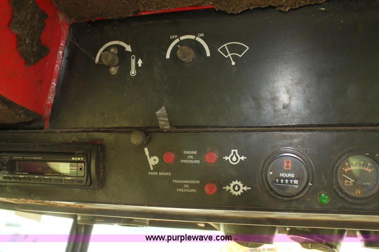 image for item G4030 1990 MacDon 7000 self-propelled swather