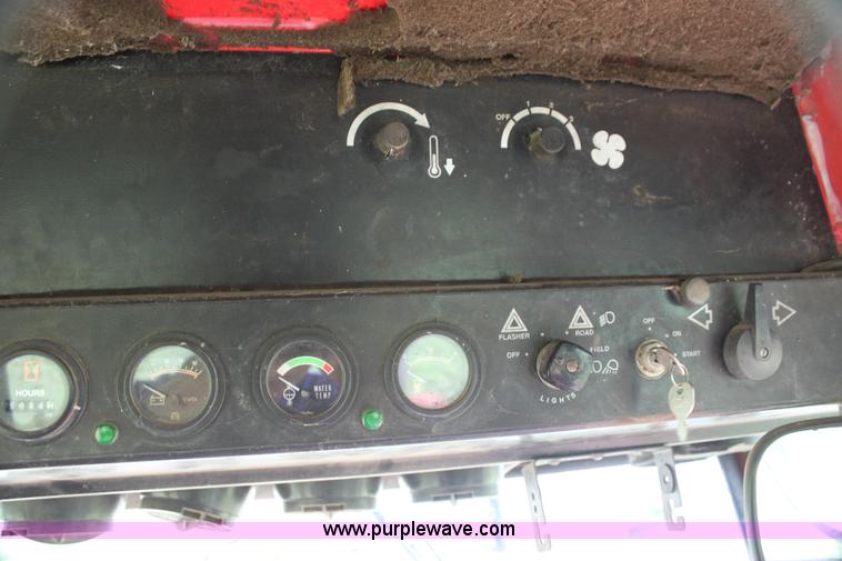 image for item G4030 1990 MacDon 7000 self-propelled swather