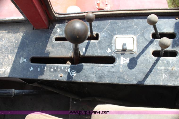 image for item G4030 1990 MacDon 7000 self-propelled swather