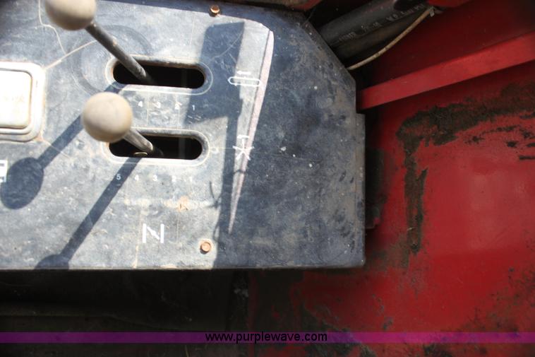 image for item G4030 1990 MacDon 7000 self-propelled swather