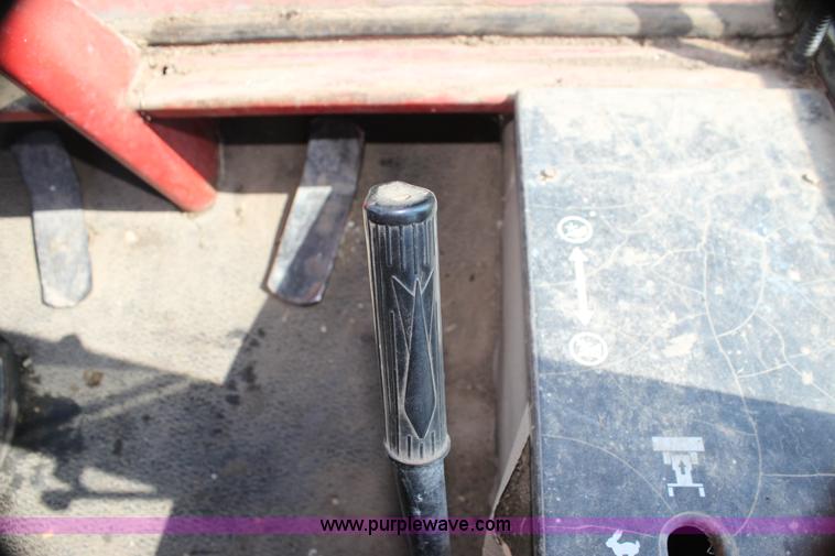 image for item G4030 1990 MacDon 7000 self-propelled swather