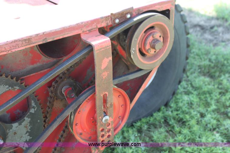 image for item G4030 1990 MacDon 7000 self-propelled swather