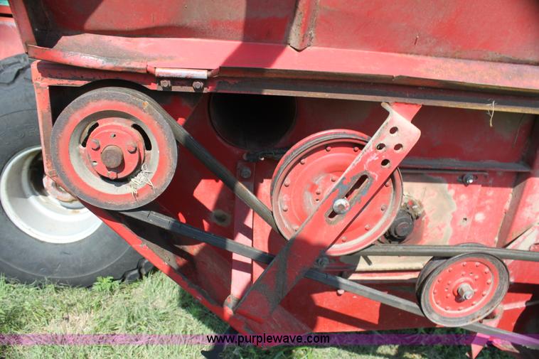 image for item G4030 1990 MacDon 7000 self-propelled swather